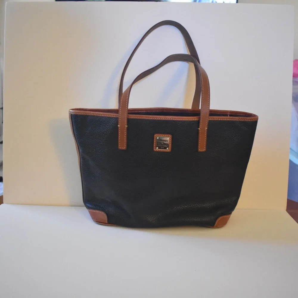 Dooney & Bourke Black Pebble Grain Charleston Tote Weekday Bag GUC